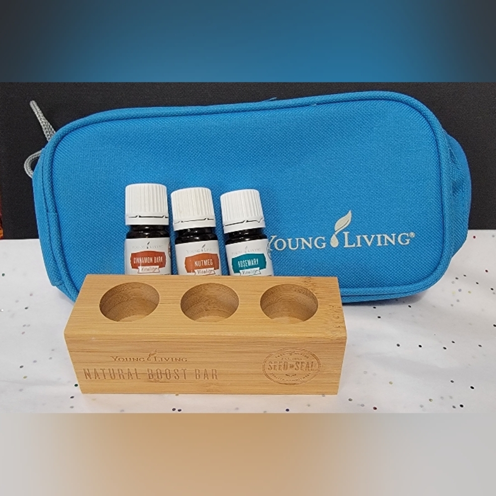 Young Living EO 5ml Rosemary, 5ml Nutmeg, 5ml Cinnamon Bark, Bamboo Stand & Case